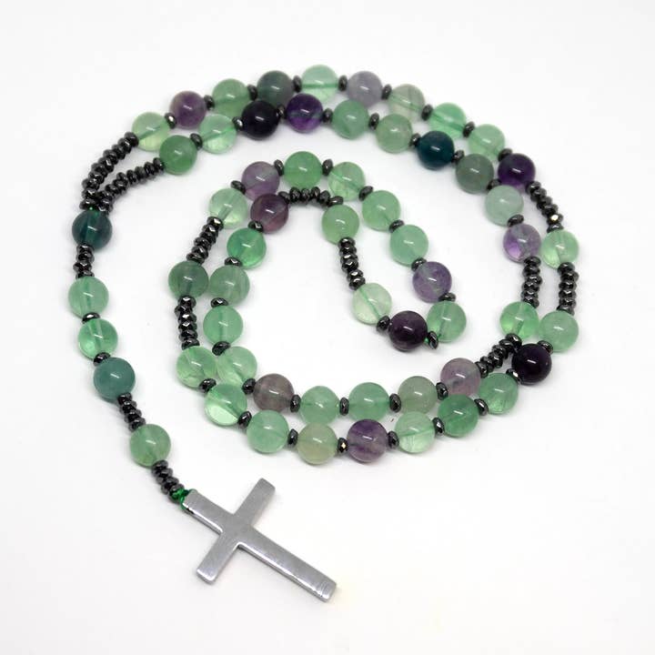 Chapelet arc-en-ciel en fluorite - Perles de prière - 8 mm pour la vente par Namu Baru Inc.