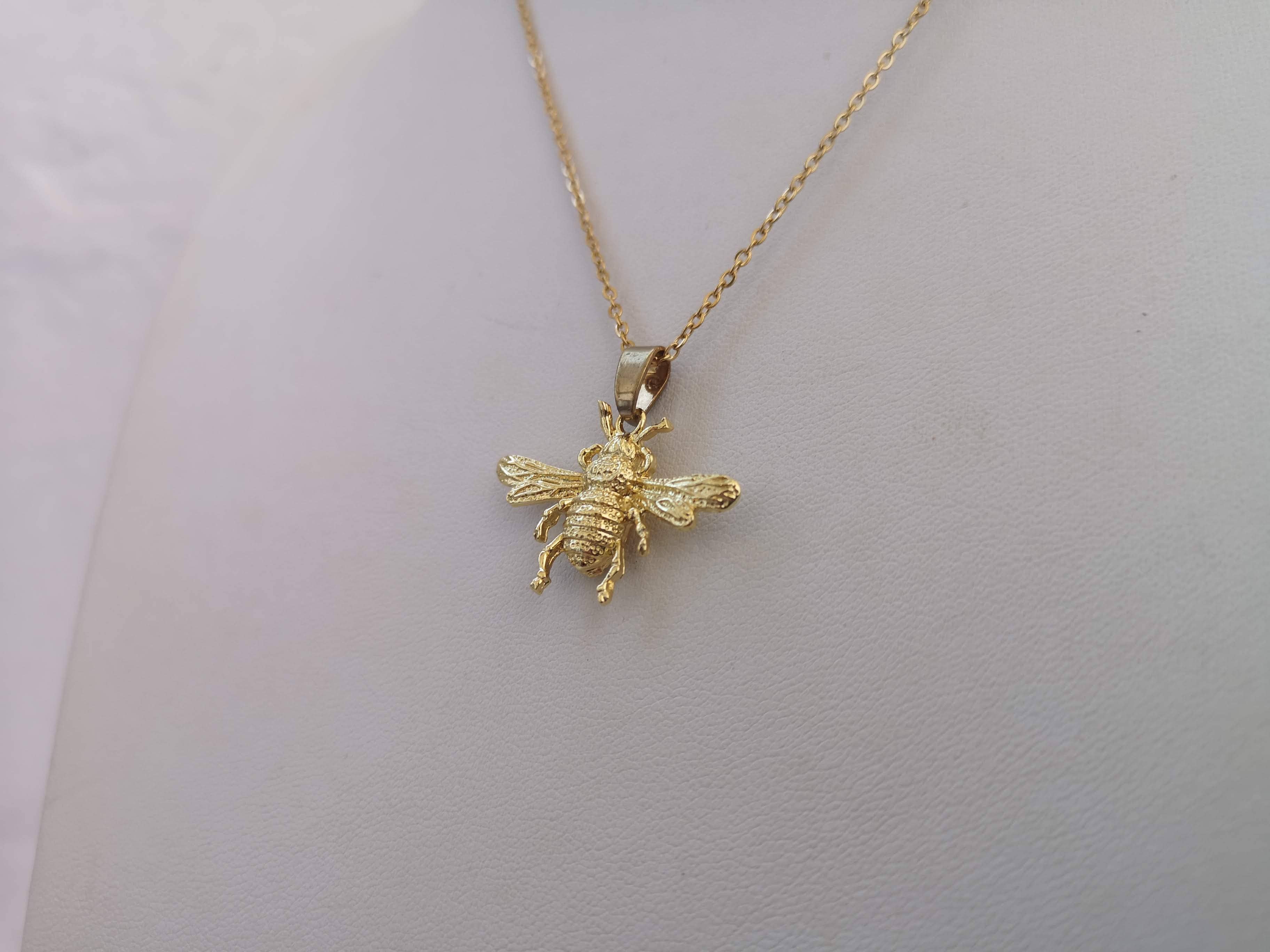 Annabelle Hardie - Vente Colliers à pendentif - Collier Les genoux des abeilles (or 18 carats)4