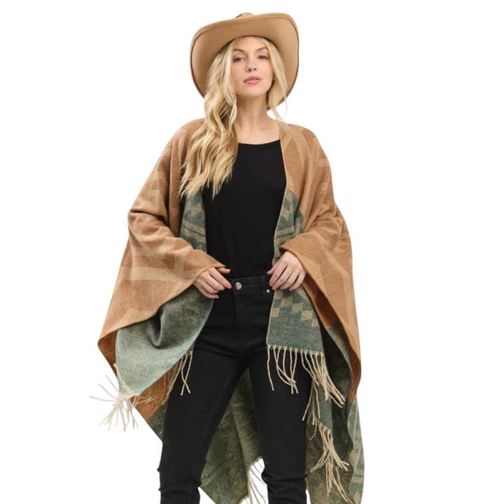 Cardigan Ruana à Franges Motif Aztèque Écharpe Warp pour la vente par LA Jewelry Plaza