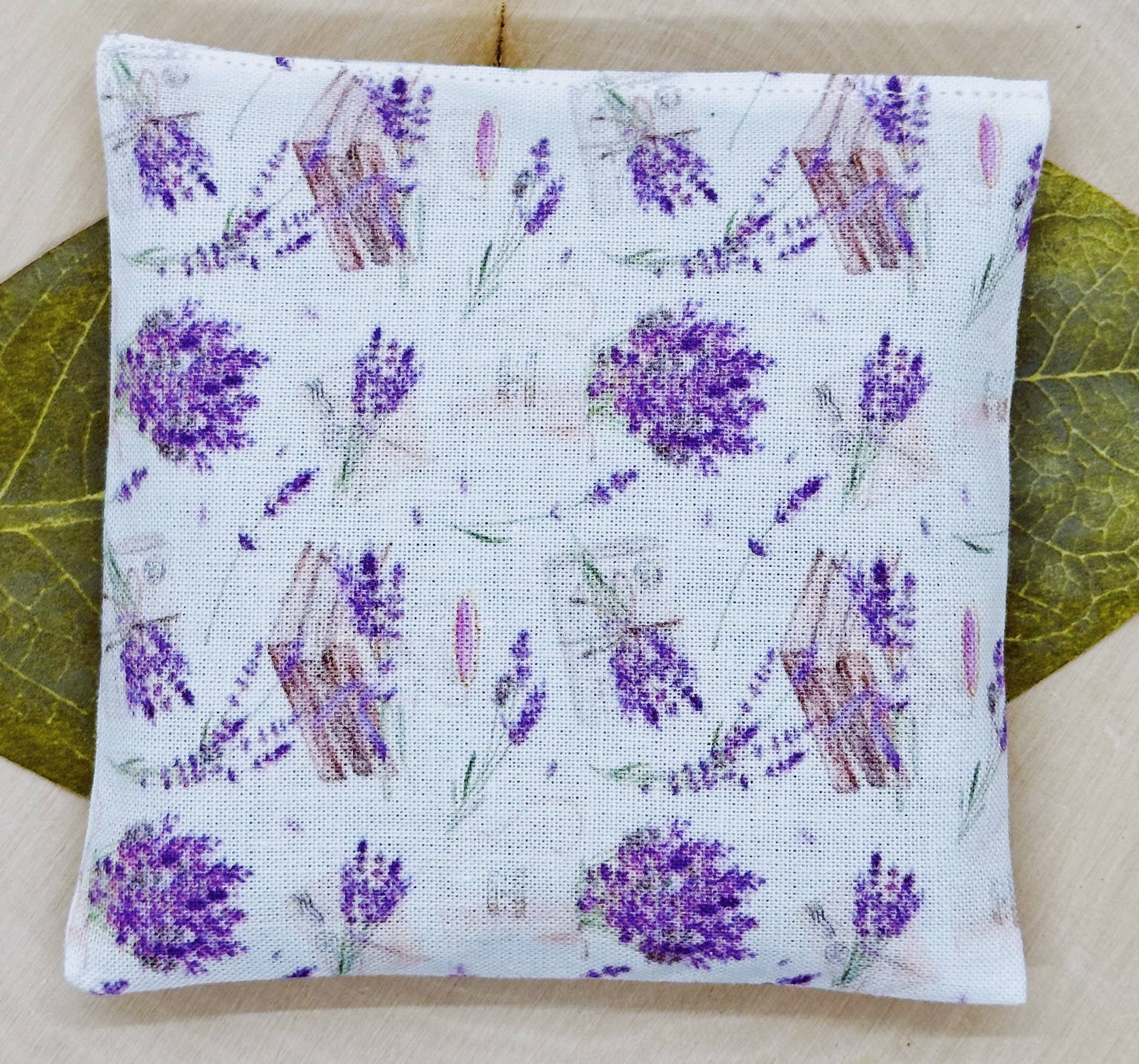 Wellness & Oils - Wholesale Sachet - Lavender Dryer Sachet-Reusable Lavender Sachet mini Book Tea1