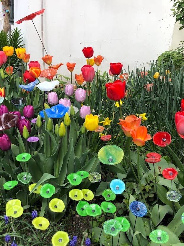 Small Glass Flower For Outside In Green for wholesale by CARNEOL GLASS