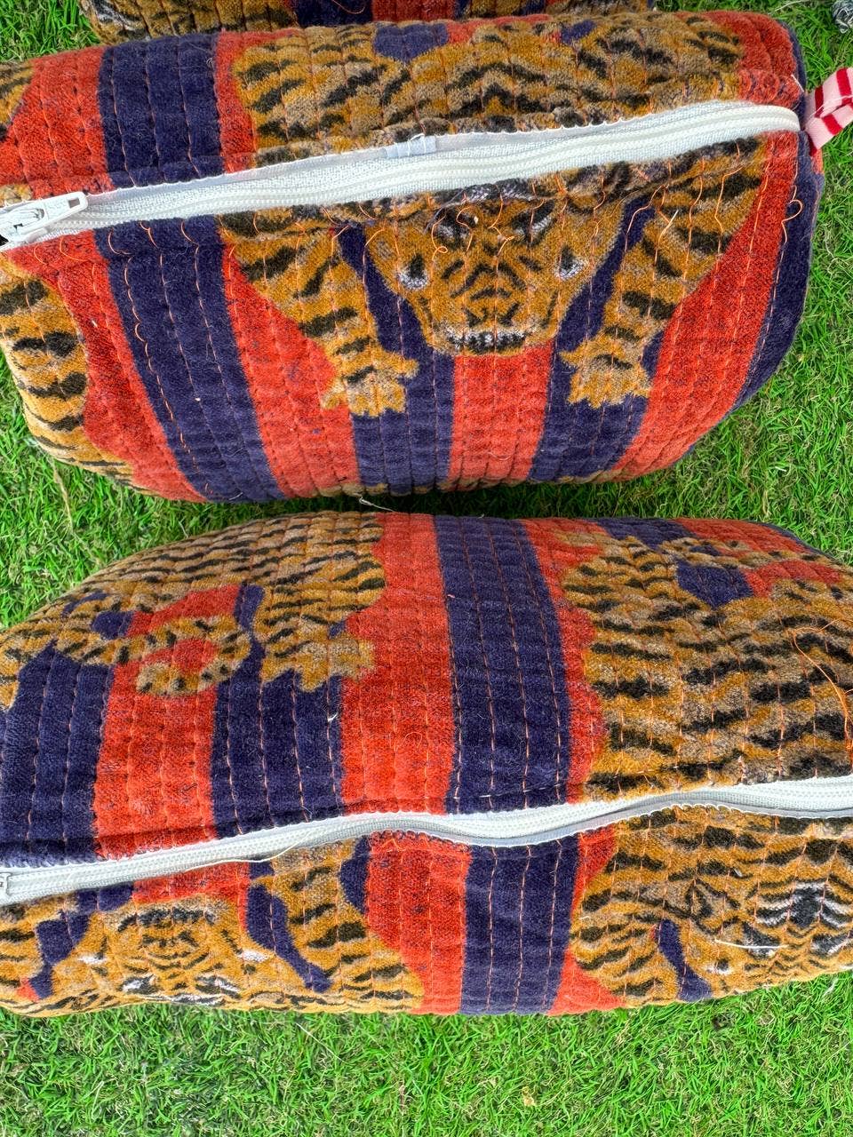 GYPSY STUDIO - Wholesale Makeup/Cosmetic Bag - Soft Touch Velvet Toiletry Set Makeup, cosmetics Bags2