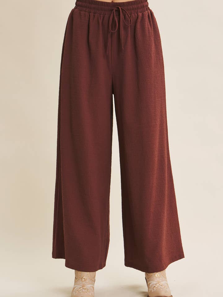 Weite Hose mit weitem Bein aus strukturiertem Waffelstoff für den Großhandel von in february