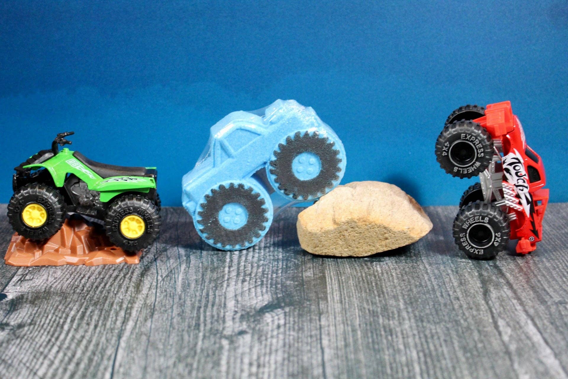 Wicked Bubbles LLC - Wholesale Bath Bomb/Fizz - Monster Truck Bath bomb - 4.5 oz - Monkey farts Scent4