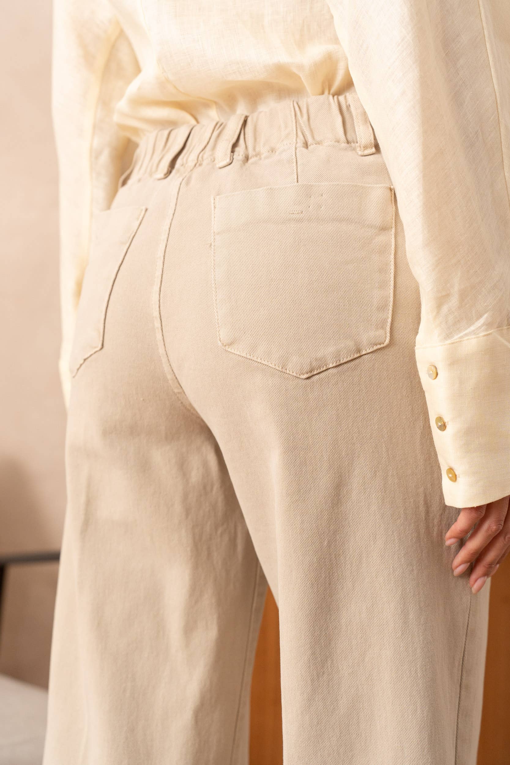 Vivid - Wholesale Jeans - Women's - Wide-leg jeans with front pleats7