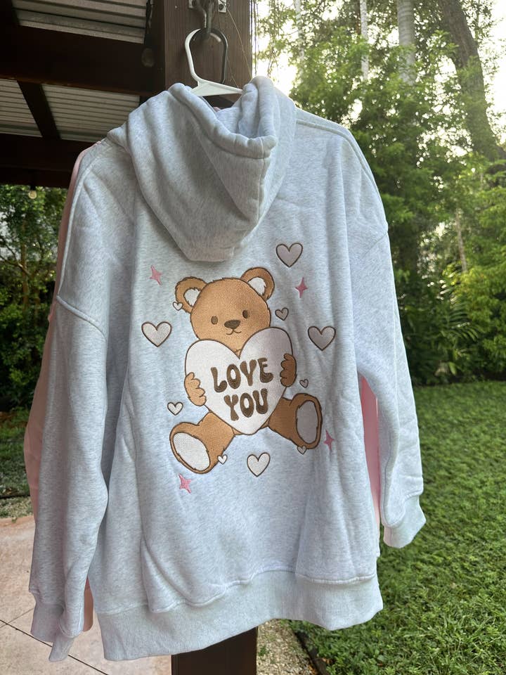 Teddybär bestickter Hoodie für den Großhandel von Sunkissed Coconut