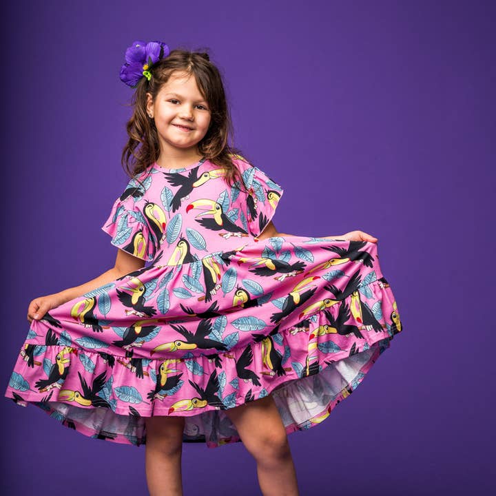 VÅRKLÄNNING ROSA TUKAN för wholesale av Mullido