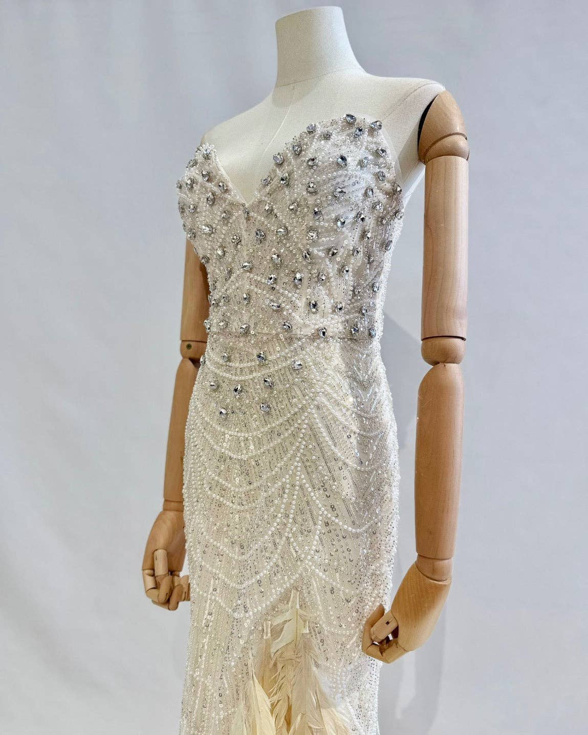 Nu Robe longue plumes TYS091 en vente sur Faire1