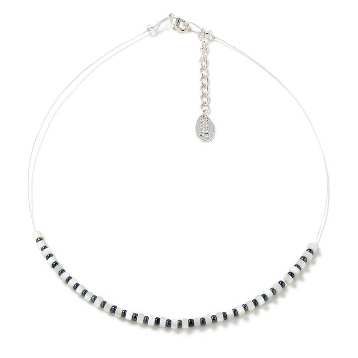 Monochrome Harmonie Halskette für den Großhandel von Carrie Elspeth Jewellery