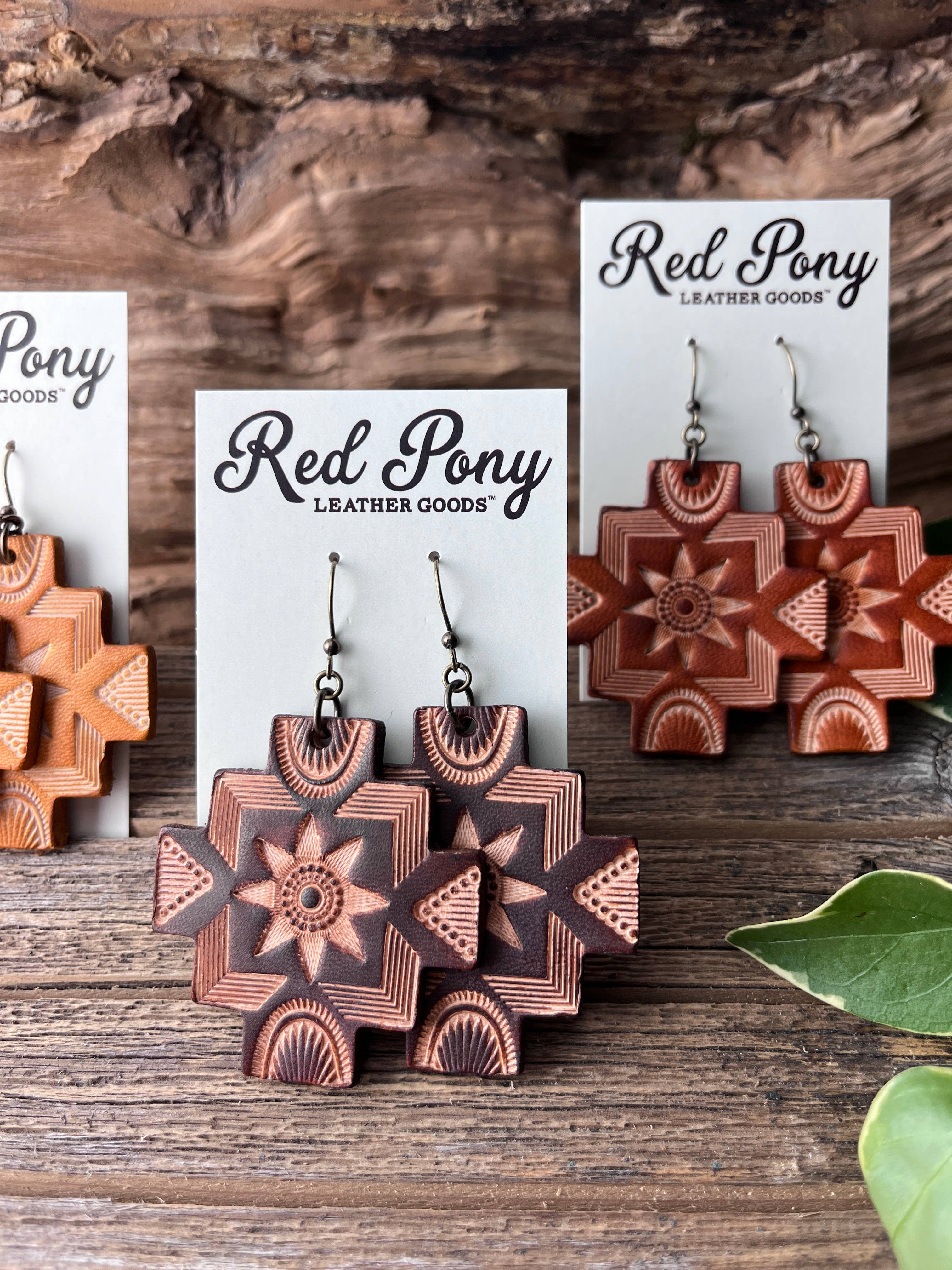 Red Pony Leather Goods - Vente Boucles d'oreilles pendantes - Boucles d'oreilles en cuir sculpté à la main style bohème western sud-ouest0