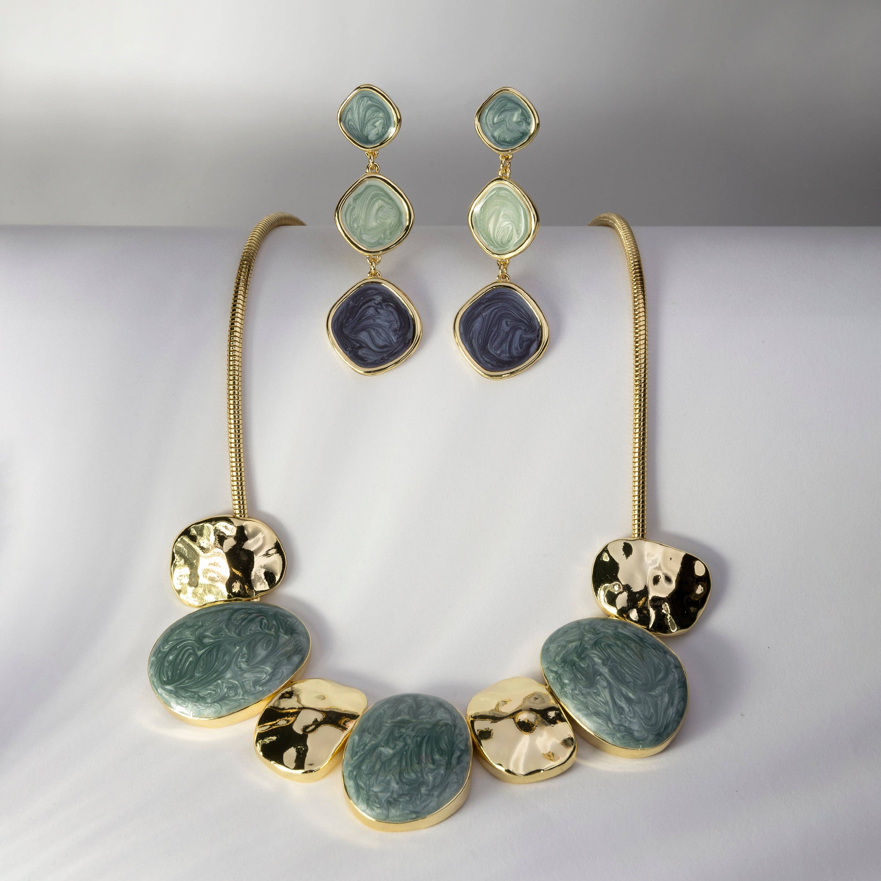 Luxenter – Colar com abas por atacado – Colar Luxenter com Lacado Azul acabamento ouro 18k - Gori5