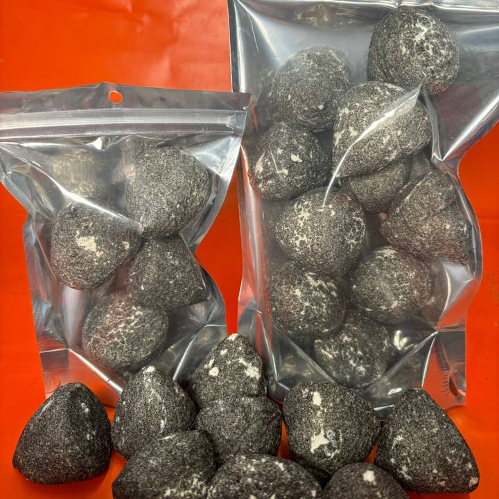 Freeze Dried Sweets - Wholesale Hard Candy - Black Paint Balls 4 Pieces - Freeze Dried Sweets