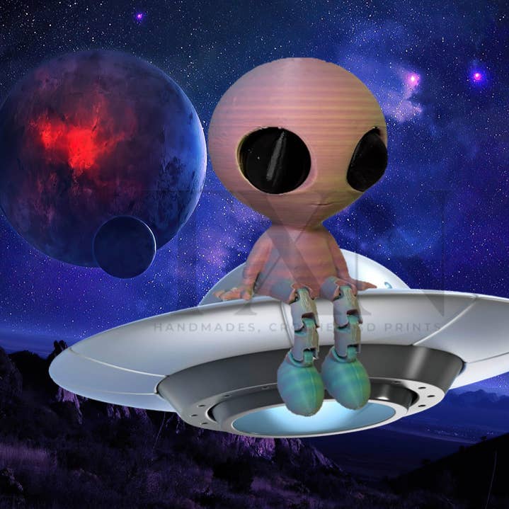 3D Printed Alien Figurine – Articulated UFO Alien for wholesale by Crochet By TxN