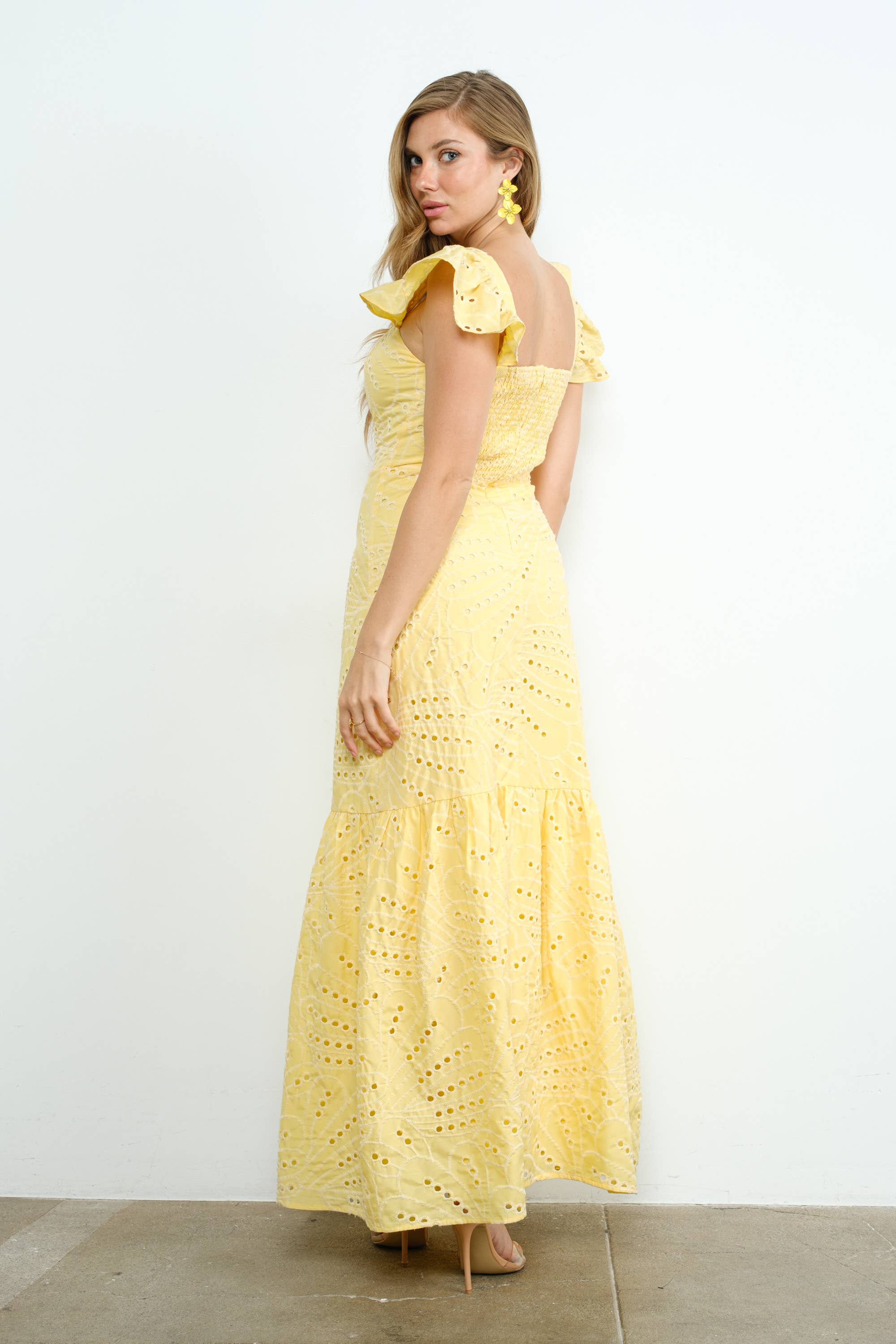 Tea & Cup - Vendita all'ingrosso Vestito - Donna - Abito lungo con scollo a cuore e ricami traforati6