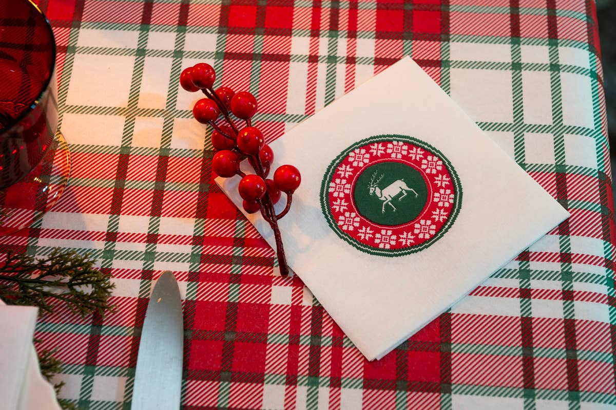 Trendy Table - Wholesale Disposable Napkin - Cerf Brodé Cocktail Napkin2