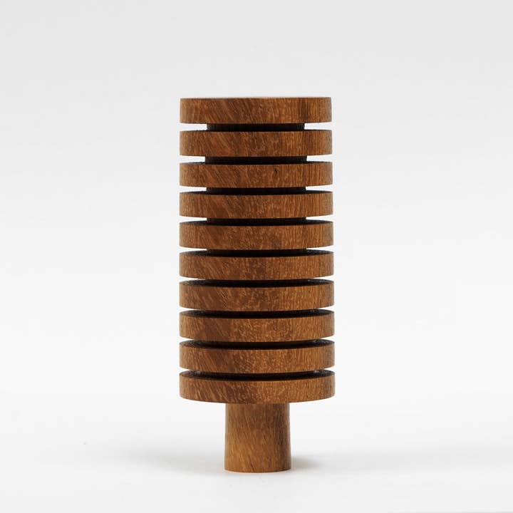 Stack - Décoration de table en bois fabriquée à la main pour la vente par The Arboretum