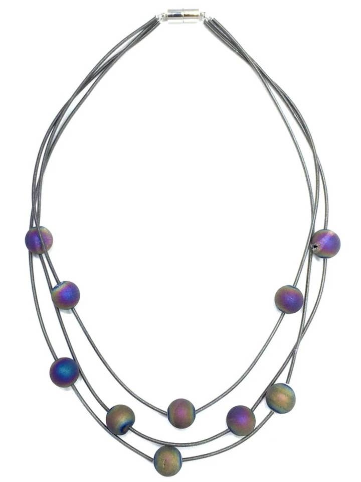 S18E- 3 Strand Skiffer PW N med Irri Geode stenar för wholesale av Sea Lily