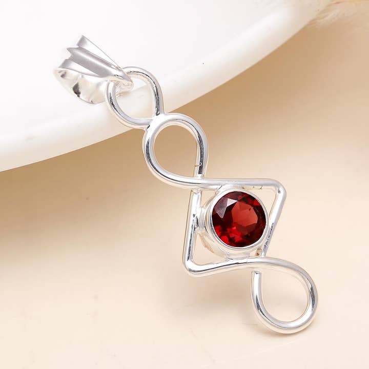 Rød granat ædelstensvedhæng i 925 sterlingsølv for engroshandel hos AG 925 JEWELLERY