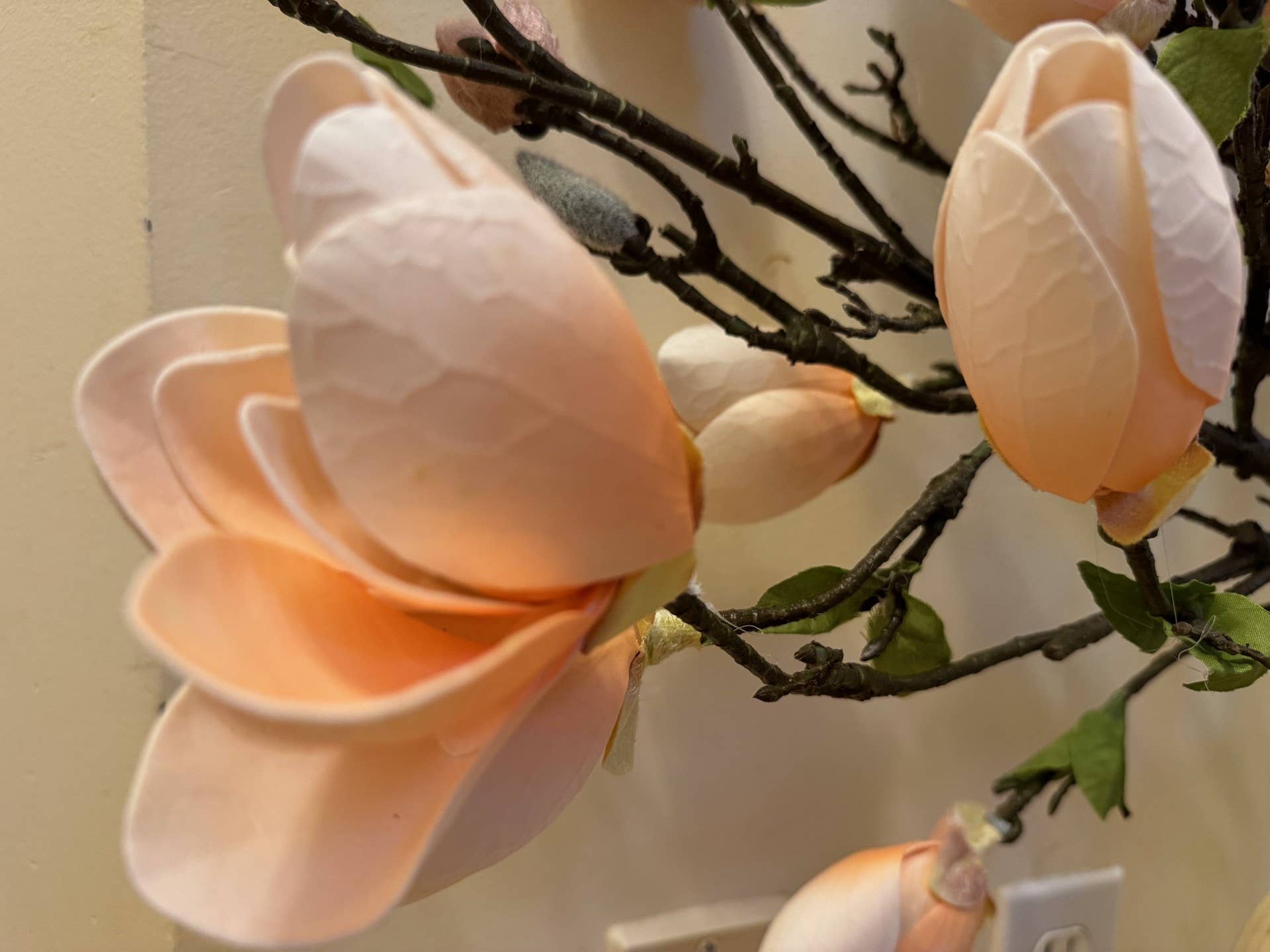 One Way Home – Flores artificiais por atacado – Flores de Magnólia Premium Falsas, Galhos de Árvore de Magnólia Artificial4