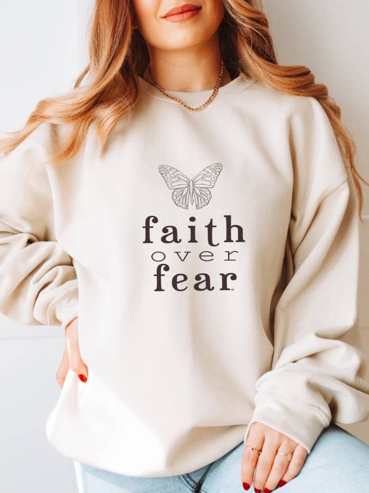 Cuello redondo Faith over Fear Tan para venta al por mayor de Magnolia Ranch Originals