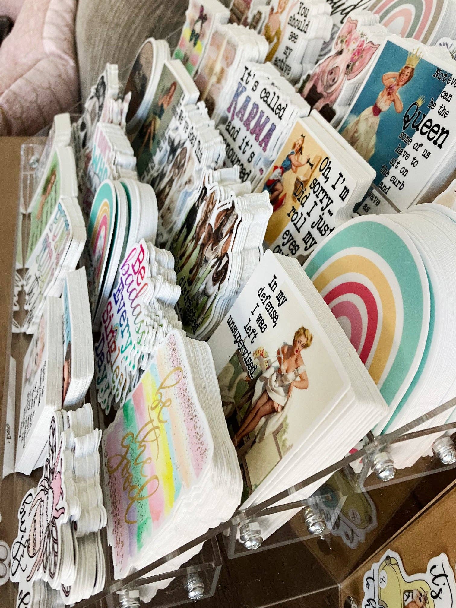 cottage + crown - Vente Support/étui pour présentoir - Présentoir acrylique autocollant en vinyle à 6 niveaux 12,4 pouces3