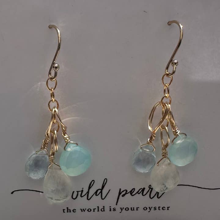 Boucles d'oreilles en aigue-marine, pierre de lune arc-en-ciel et calcédoine aqua pour la vente par wild pearl
