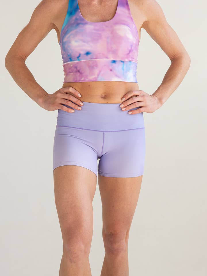 Short de yoga Majestic pour la vente par Colorado Threads