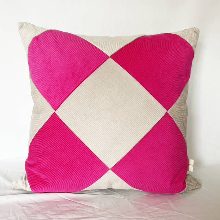 Oversized Argyle Mönstrad Kudde i Fuchsia och Ecru för wholesale av LannyxStudio