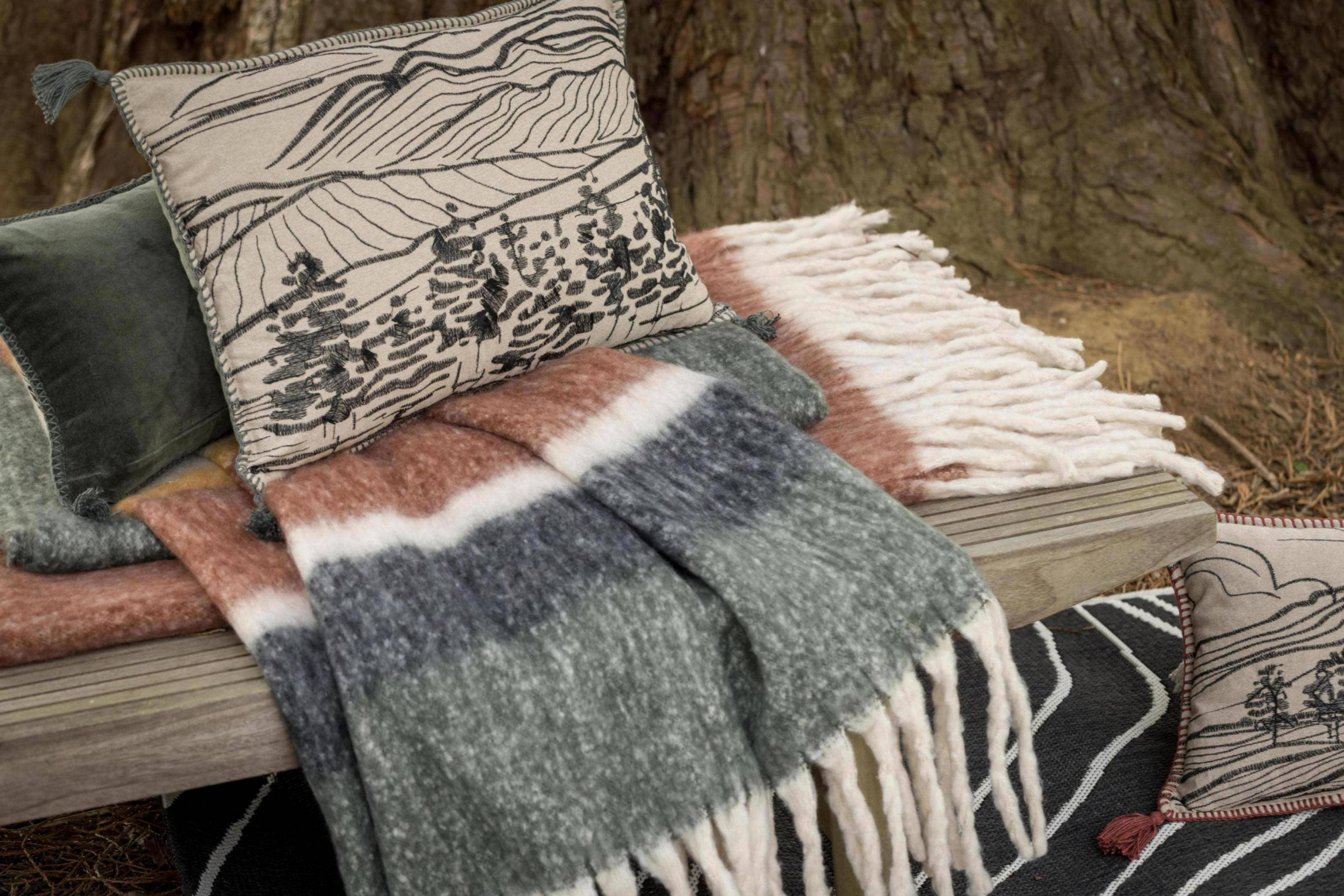 Maison Vivaraise & La Cerise sur le Gâteau - Wholesale Throw Blanket - Isabel Rouille 130 X 160 Recycled Plain Plaid1