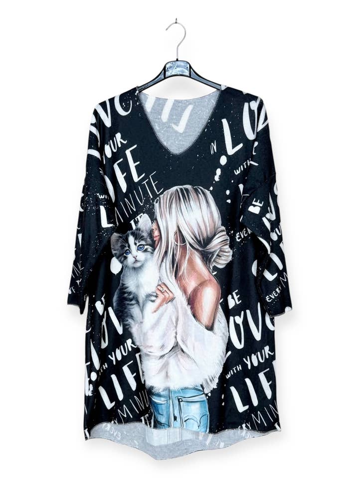 AH 8179-06 - Long V-neck tunic with pattern for wholesale by Lucky Nana