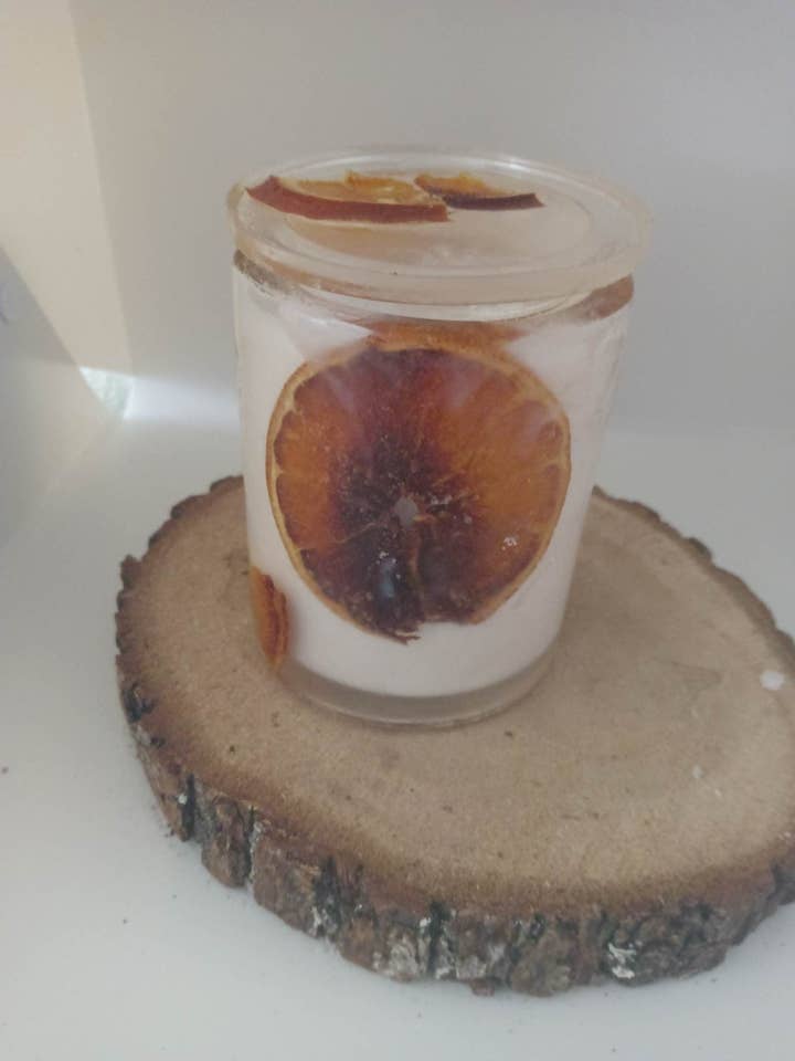 WÜRZIGE ORANGENKERZE für den Großhandel von Eaussez