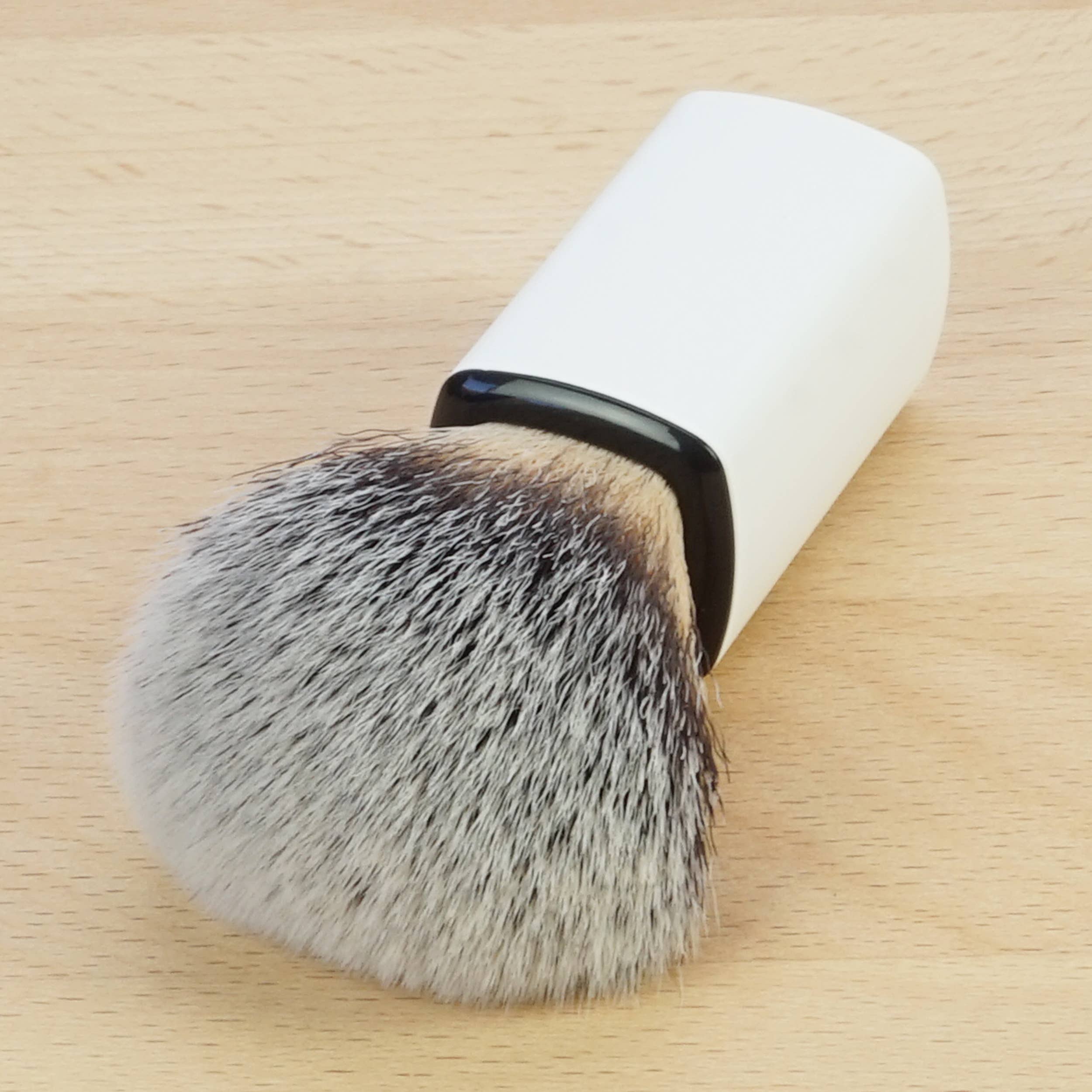 Fantasia R. Espig KG - Wholesale Cheek/Face Makeup Brush - Synthetic hair shaving brush with white plastic handle4