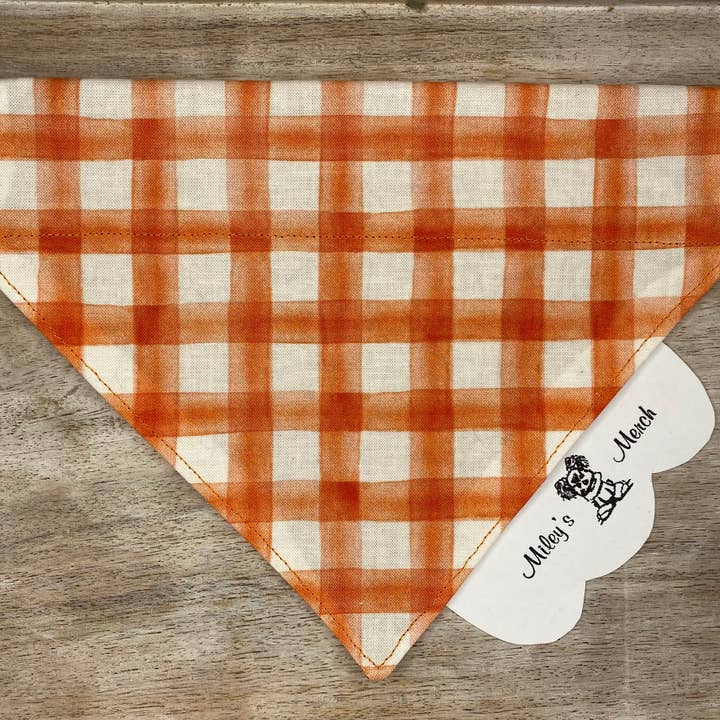 Hondenbandana over de kraag, omkeerbare hondenbandana, oranje plaid en pompoenen voor wholesale door Miley’s Munchies