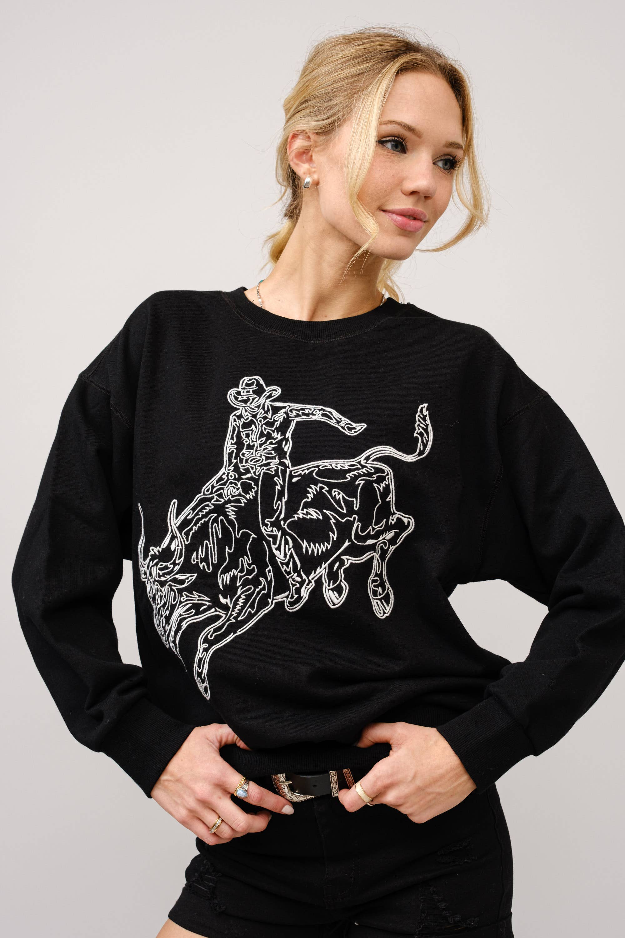 Blue B – Engroshandel Grafisk Sweatshirt - Dame – 36327T - Broderet western pullover-sweatshirt16