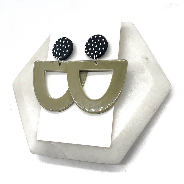 Baubles by B - Vente Boucles d'oreilles pendantes - Boucles d'oreilles en acrylique Deco à pois vert olive6