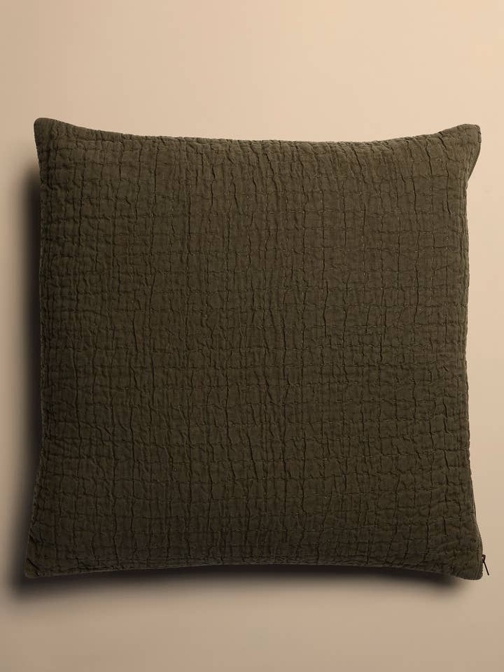 Housse de Coussin Matelassée en Chanvre Jasper - Vert Mousse pour la vente par Evenfall Home