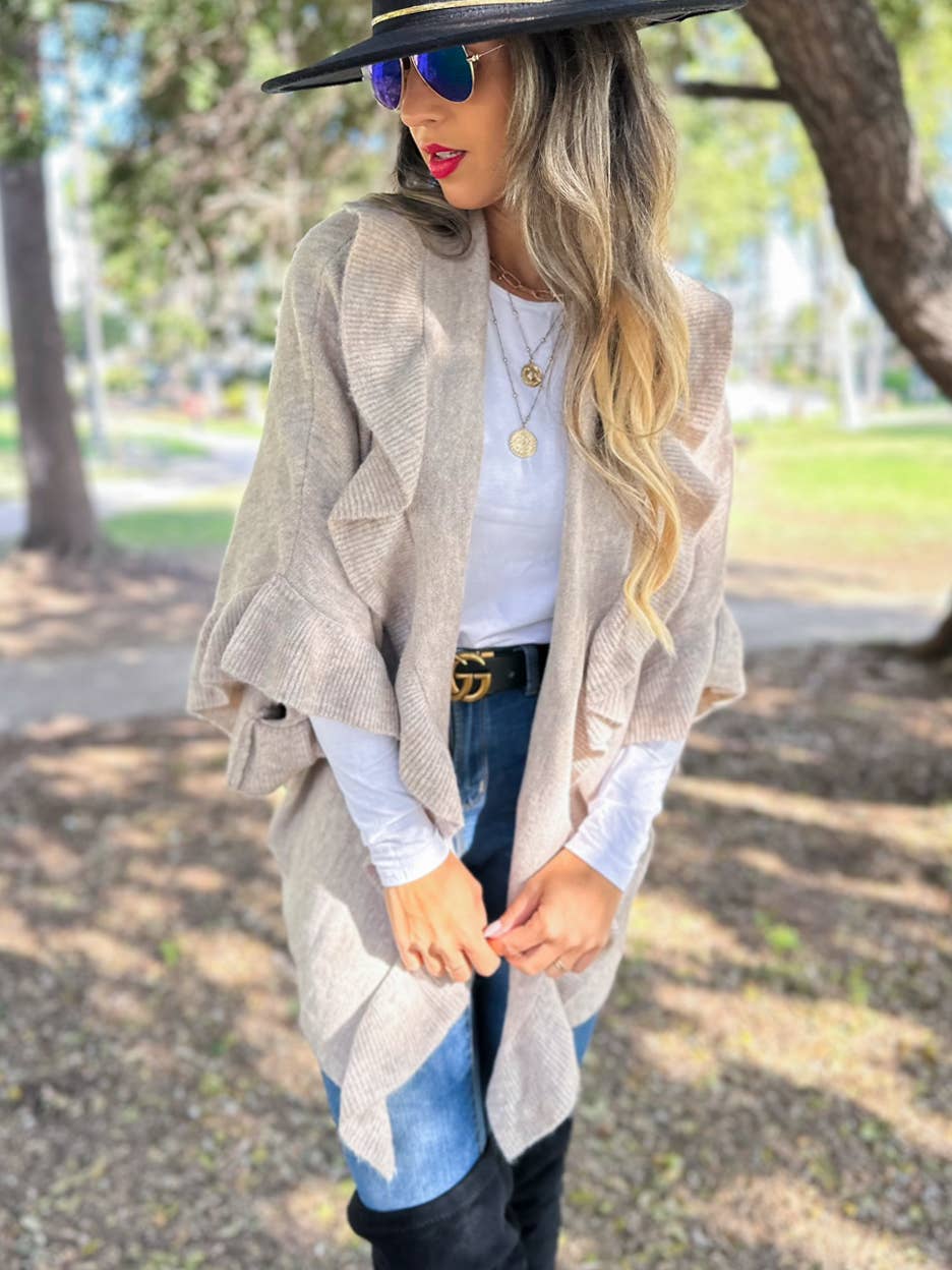 AMOLI – Großhandel Strickjacke – Damen – Haferflocken Beige Weiche Strickjacke mit Rüschendetails2