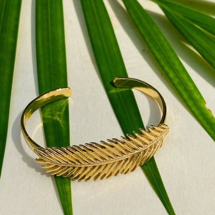 Gouden manchet met palmblad voor wholesale door Lexi Jewelry