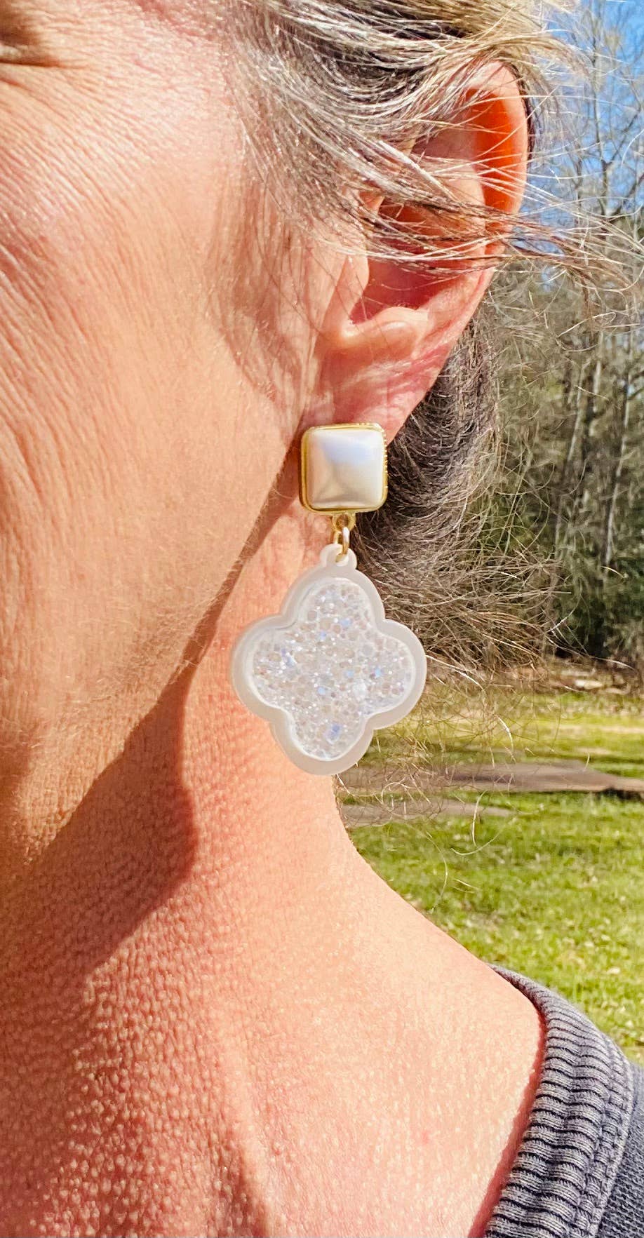 Sandy Lou Designs - Wholesale Dangle Earrings - GLIMMERING ICE GEO FLOWER ACRYLIC DANGLE EARRINGS3