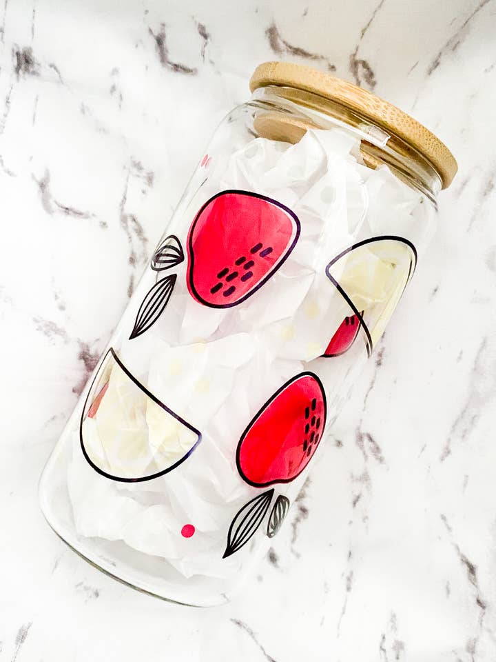 Tasse en verre de 16 oz aux fraises et au citron pour la vente par Lyla & Rose