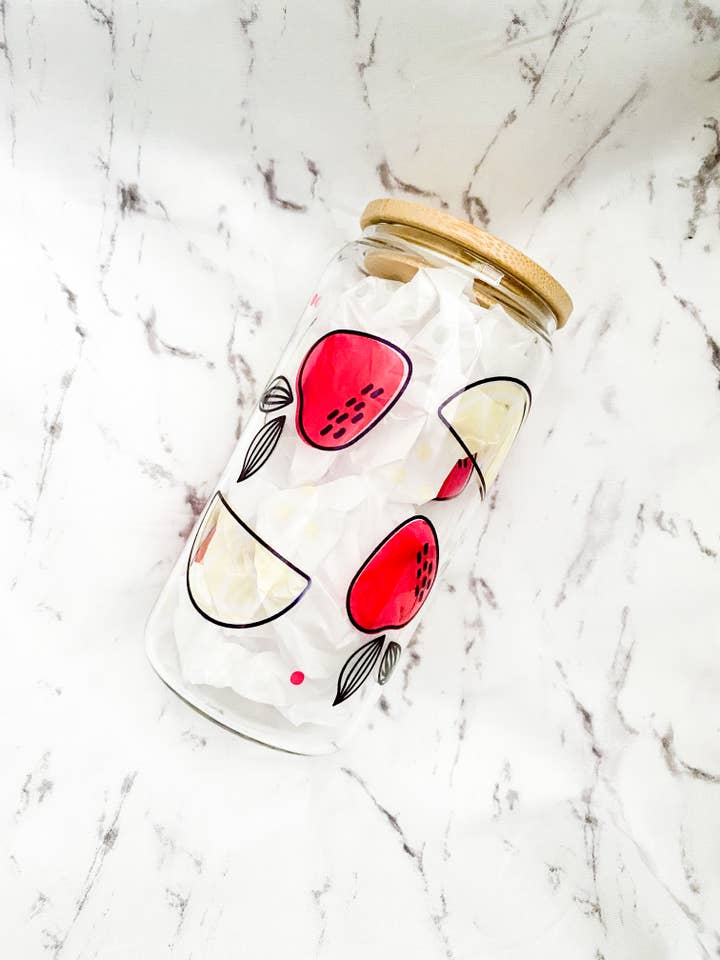 Tasse en verre de 16 oz aux fraises et au citron pour la vente par Lyla & Rose