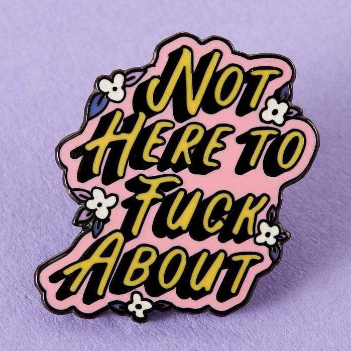 Not Here to F**k About Spilla smaltata per la vendita all'ingrosso da parte di Punky Pins