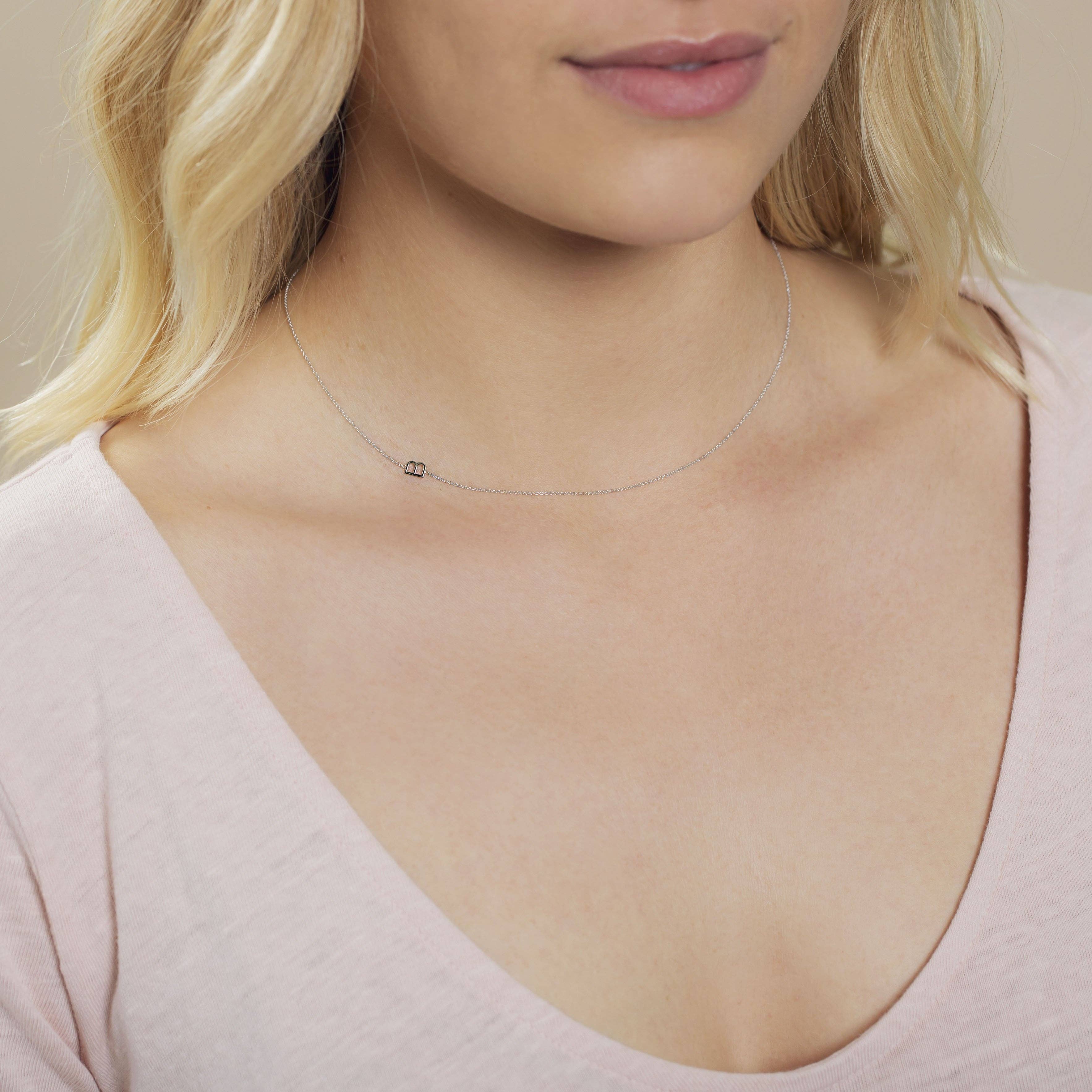 Maya Brenner – wholesale Hänge-/berlockhalsband – 14K GULD ASYMMETRISK BREV HALSBAND - B6