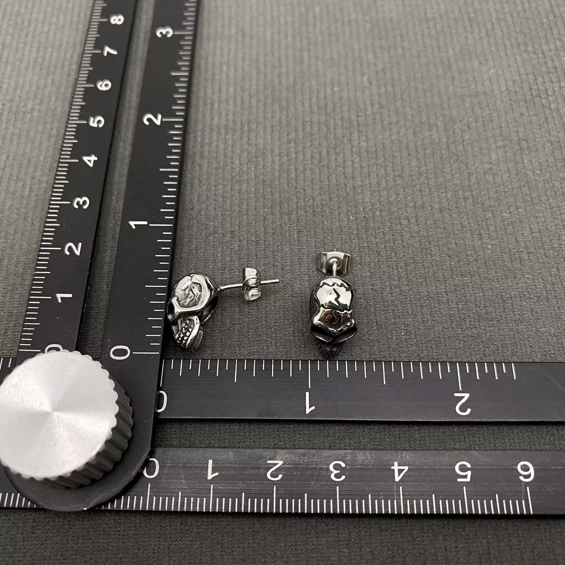 Mio Queena - Wholesale Stud/Post Earrings - Stainless Steel Skull Stud Earrings - MJ/GT3