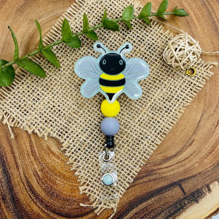 Bee Glitter Badge Reel por atacado de Velaris Wood and Vinyl
