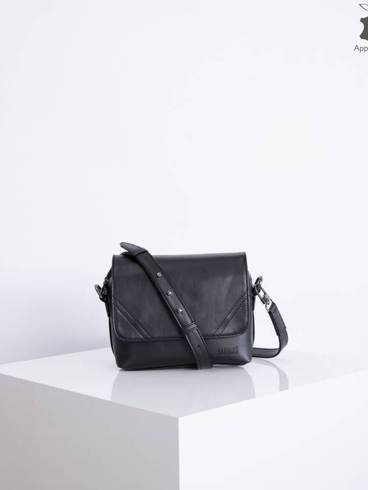 nuuwaï - Vegan Crossbody Bag - ELLI night black for wholesale by nuuwaï