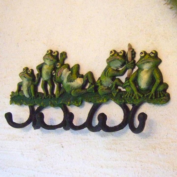 Kikkerkast. Leuke kindergarderobe voor wholesale door Antikas