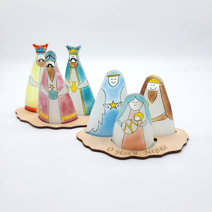 Nativité de la Sainte Famille avec Sages sur pied en verre fondu pour la vente par Eclectic Woodchuck