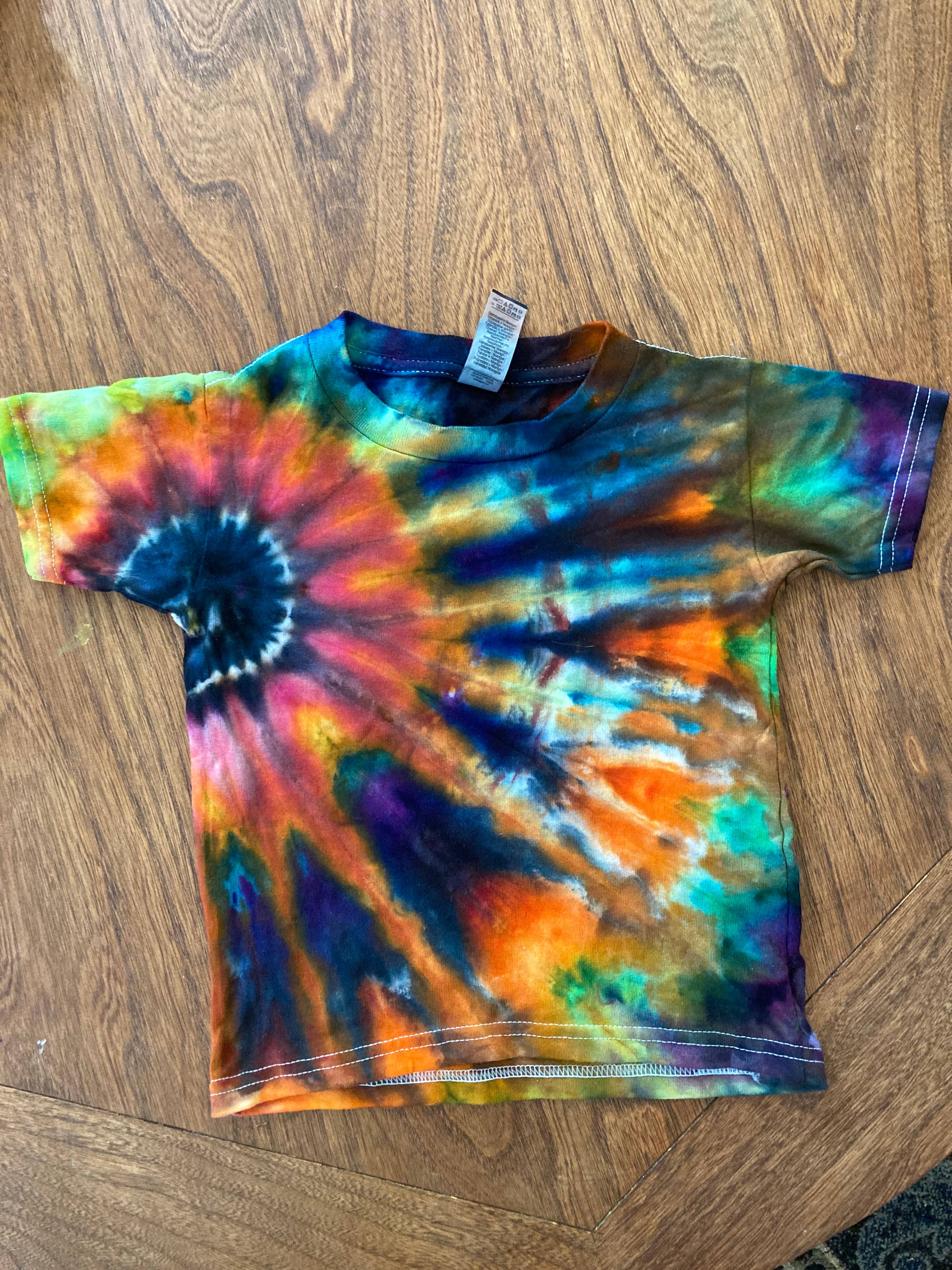 Sunshine Tie Dye - Vendita all'ingrosso Maglietta - Donna - Maglietta tie-dye unica con motivo a raggiera arcobaleno1