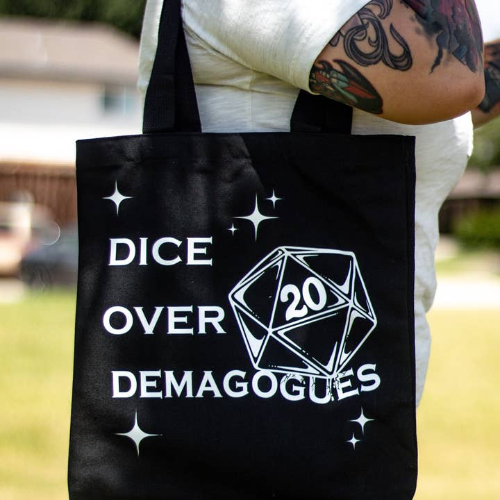 Sac fourre-tout "Dice Over Demagogues" pour la vente par Color Spray Creations